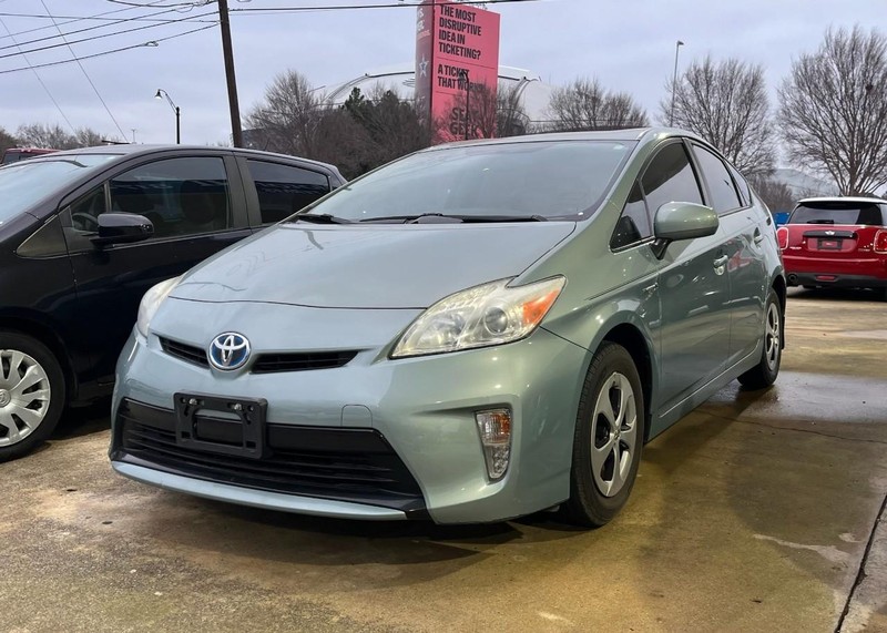 Toyota Prius Vehicle Image 02