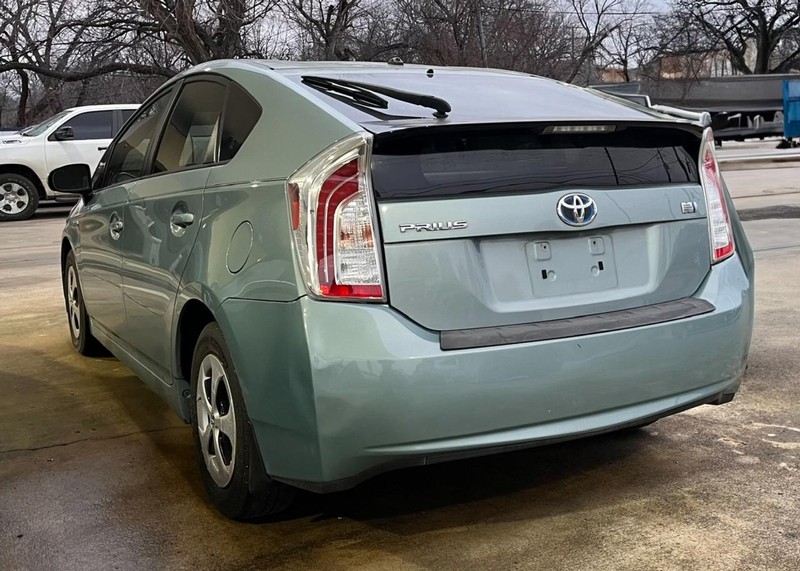 Toyota Prius Vehicle Image 07