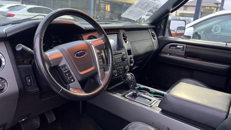 Ford Expedition EL Vehicle Image 05