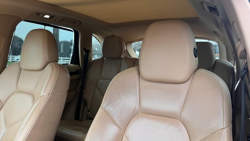 Porsche Cayenne Vehicle Image 06