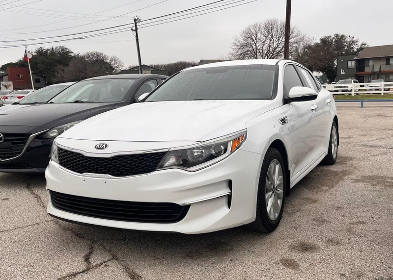 Kia Optima Vehicle Image 02