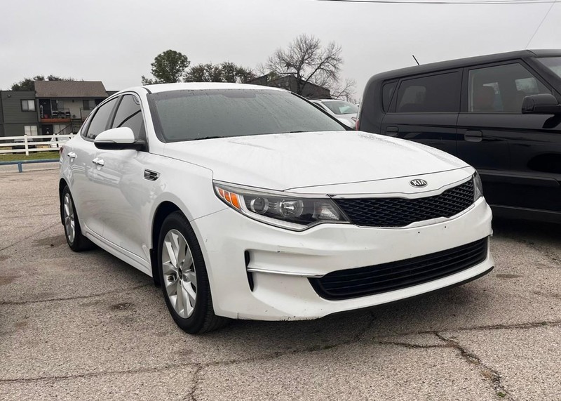 Kia Optima Vehicle Image 03