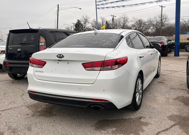 Kia Optima Vehicle Image 04
