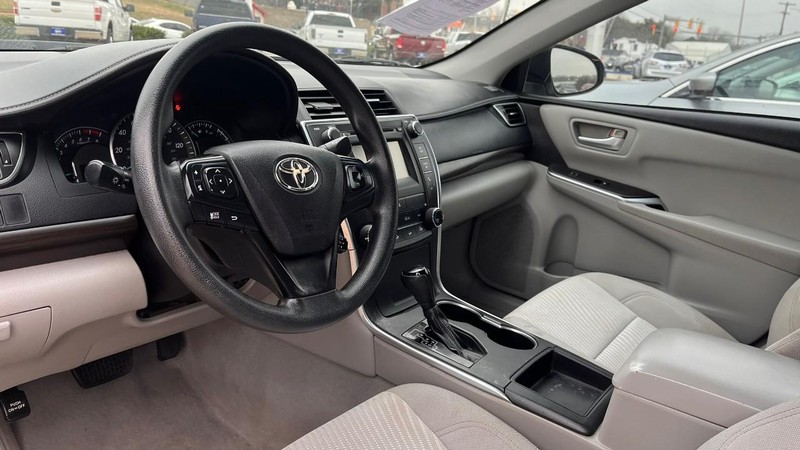 Toyota Camry Vehicle Image 05