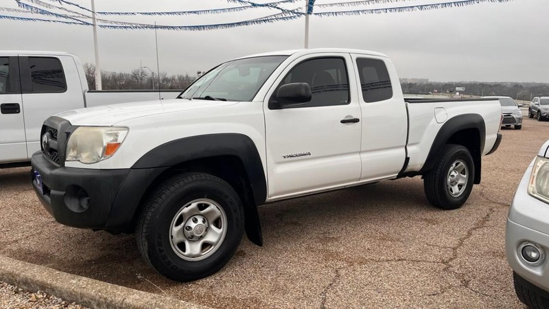 Toyota Tacoma Vehicle Image 02
