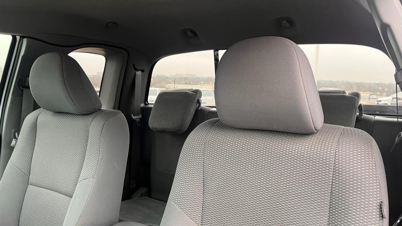 Toyota Tacoma Vehicle Image 06