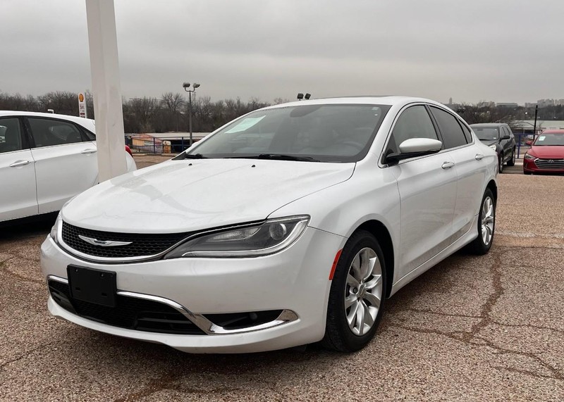 Chrysler 200 Vehicle Image 02