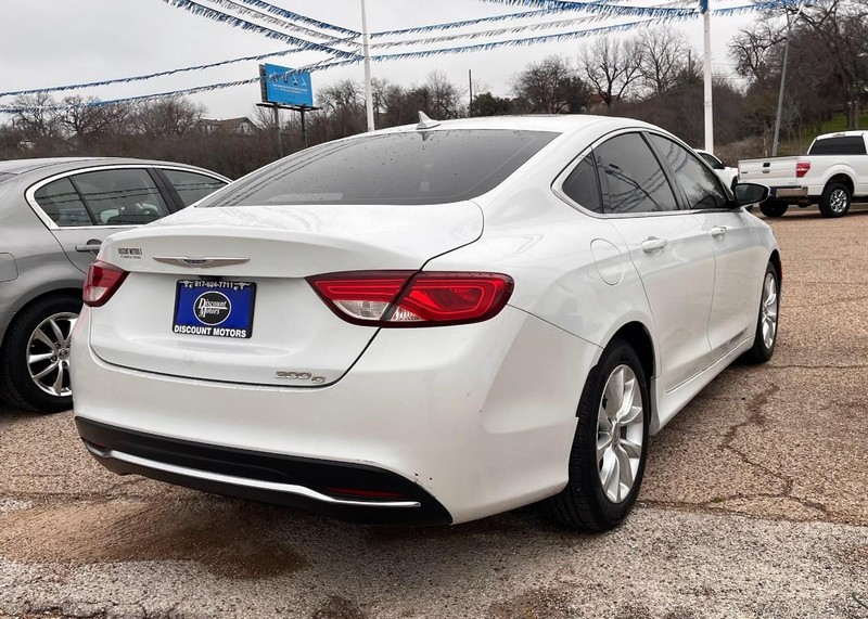 Chrysler 200 Vehicle Image 04