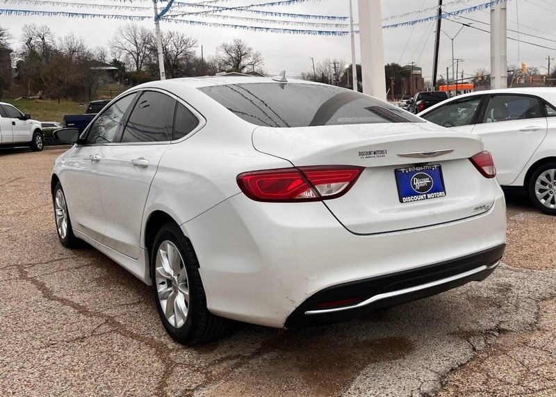 Chrysler 200 Vehicle Image 07