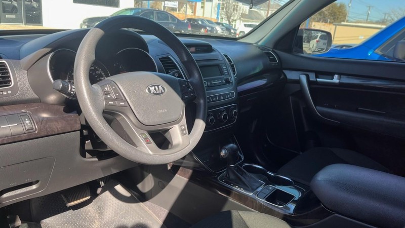 Kia Sorento Vehicle Image 05