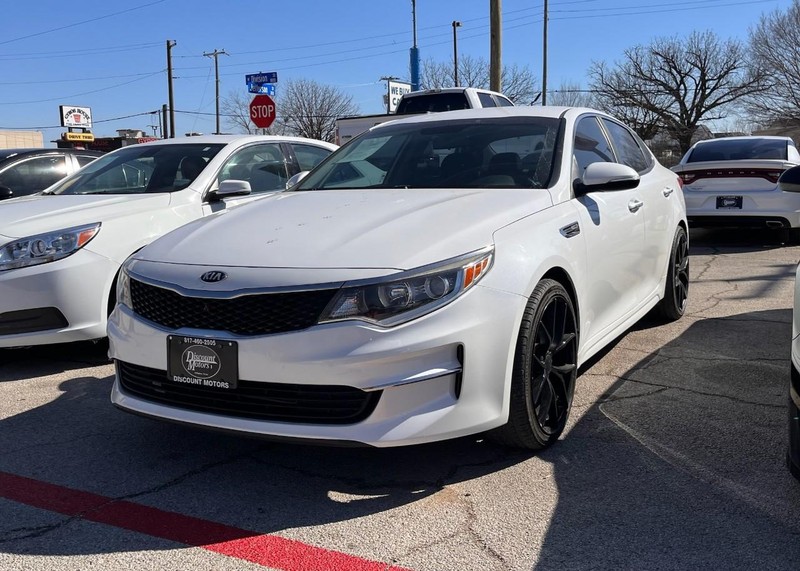Kia Optima Vehicle Image 02