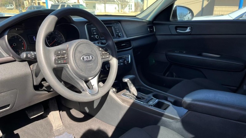 Kia Optima Vehicle Image 05
