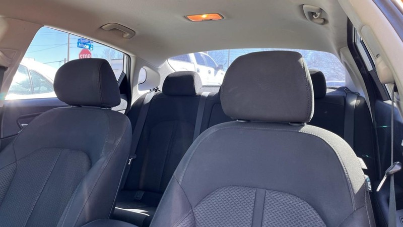 Kia Optima Vehicle Image 06