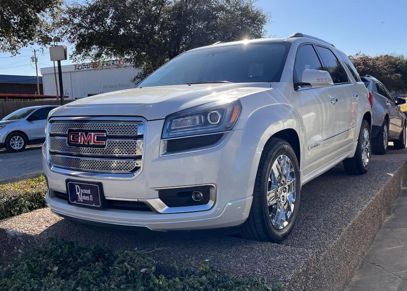 GMC Acadia Vehicle Image 02