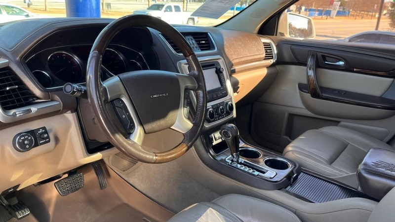 GMC Acadia Vehicle Image 05