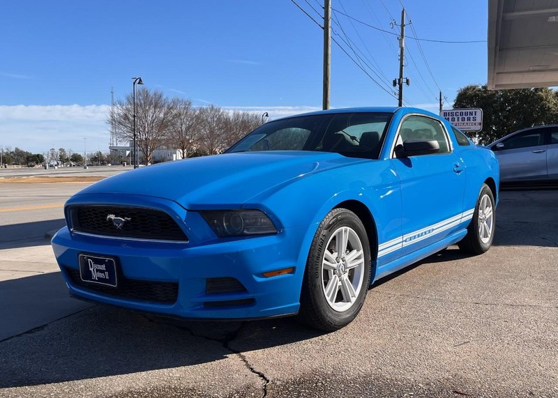 Ford Mustang Vehicle Image 02