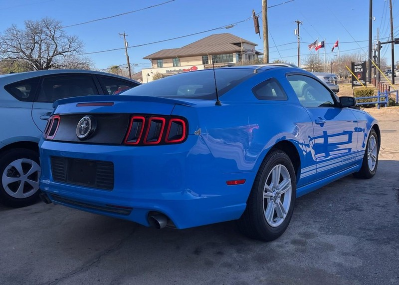 Ford Mustang Vehicle Image 04