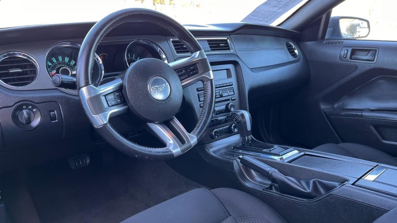 Ford Mustang Vehicle Image 05