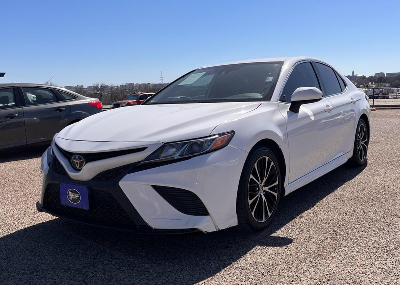 Toyota Camry Vehicle Image 02