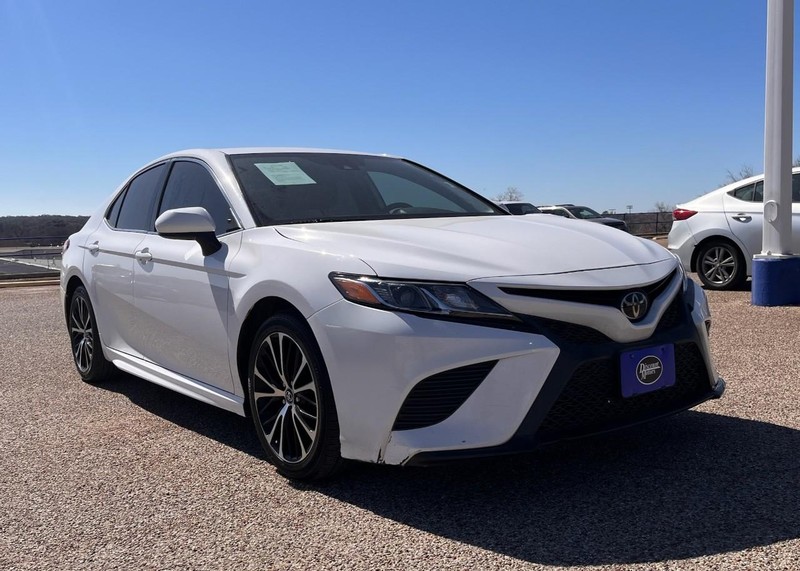 Toyota Camry Vehicle Image 03
