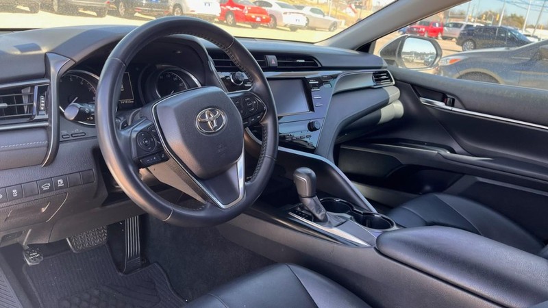 Toyota Camry Vehicle Image 05