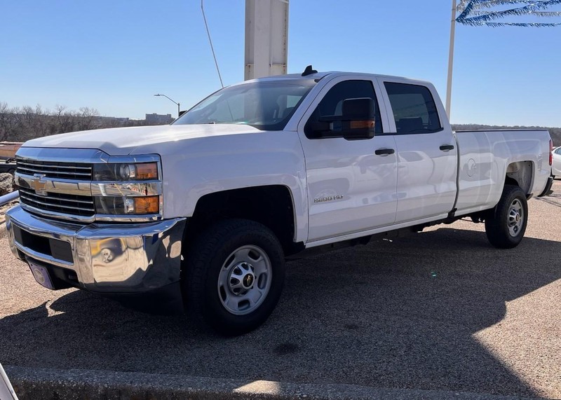 Chevrolet Silverado 2500HD Vehicle Image 02