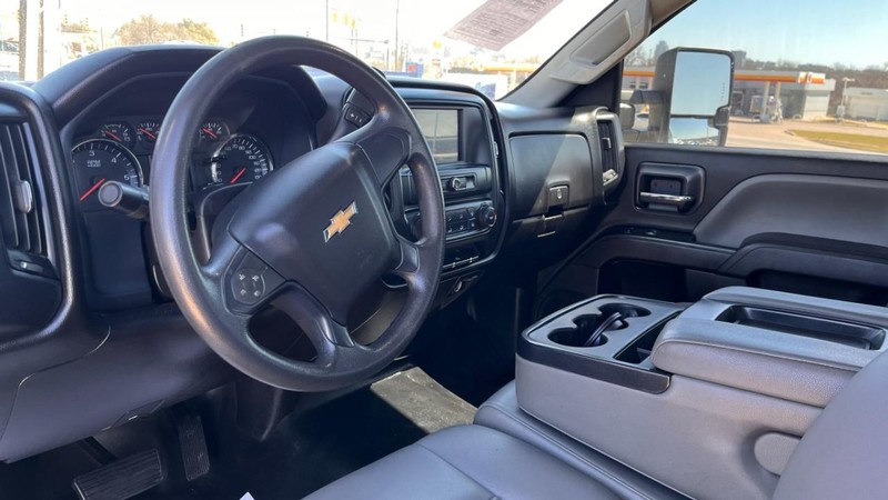 Chevrolet Silverado 2500HD Vehicle Image 05