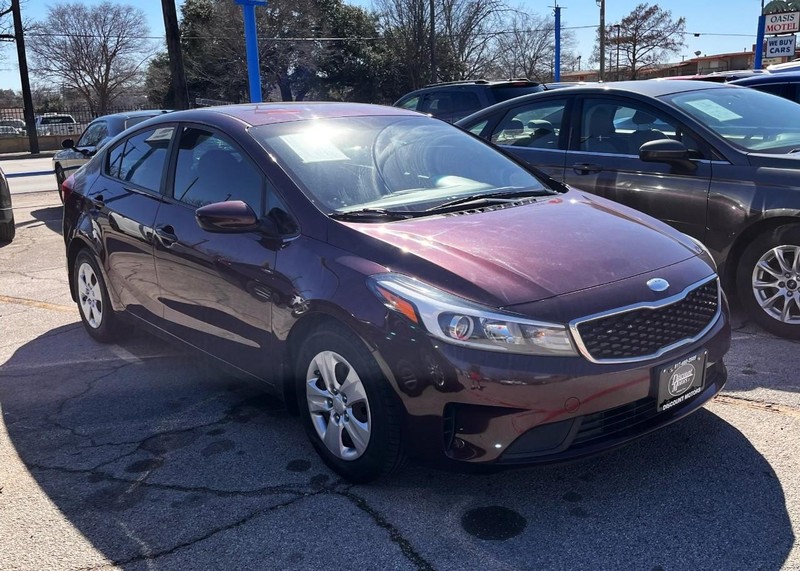Kia Forte Vehicle Image 03
