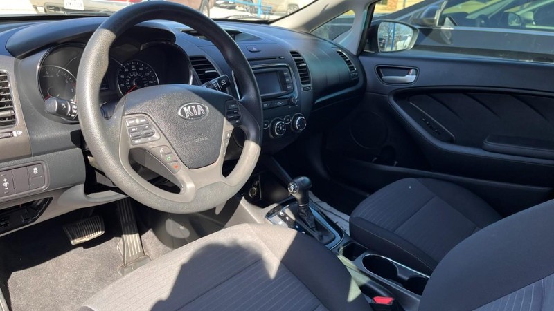 Kia Forte Vehicle Image 05
