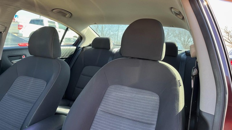 Kia Forte Vehicle Image 06