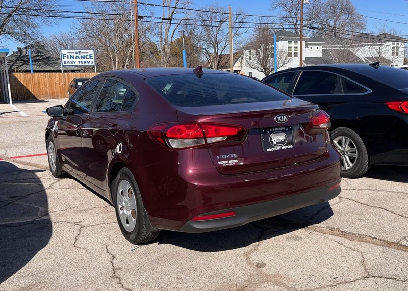 Kia Forte Vehicle Image 07