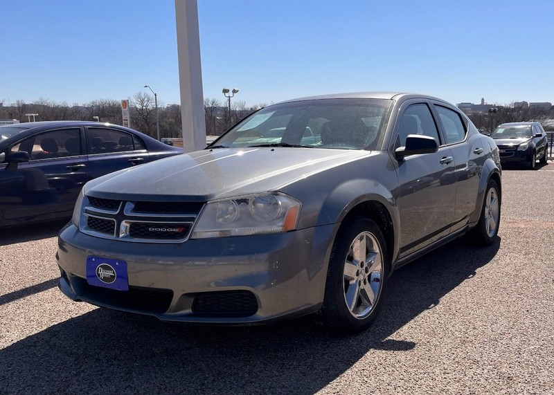 Dodge Avenger Vehicle Image 02