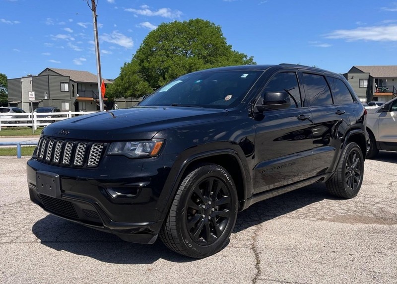Jeep Grand Cherokee Vehicle Image 02
