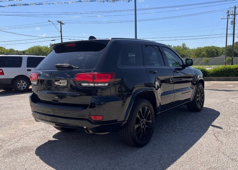 Jeep Grand Cherokee Vehicle Image 04