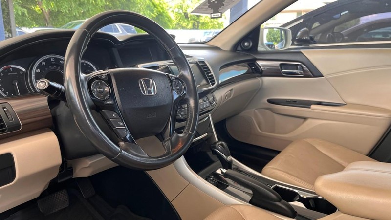 Honda Accord Sedan Vehicle Image 05