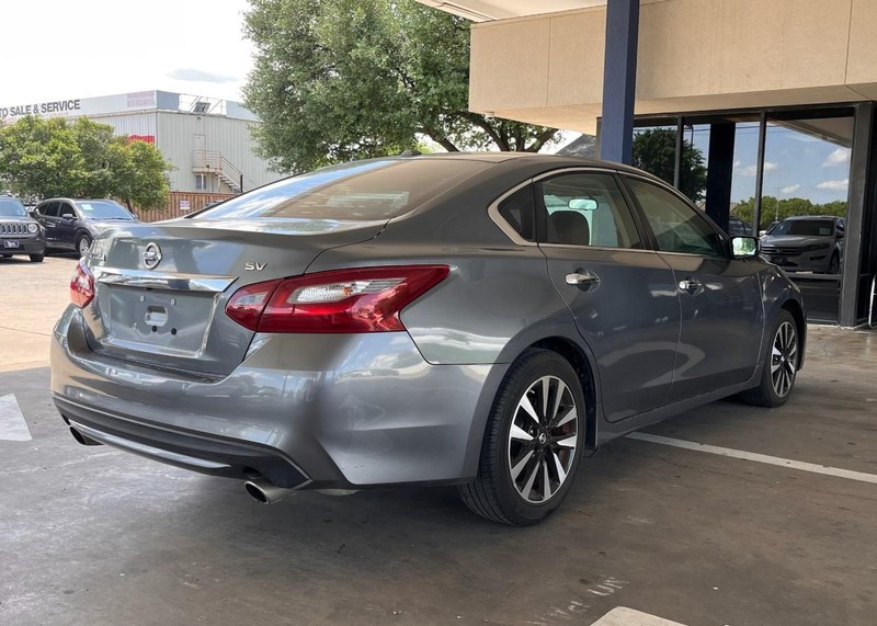 Nissan Altima Vehicle Image 04