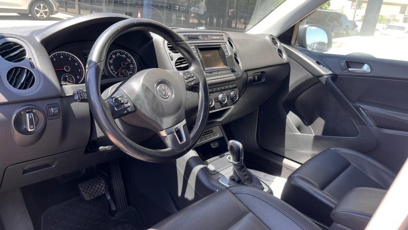 Volkswagen Tiguan Vehicle Image 05