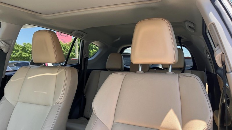 Toyota RAV4 Vehicle Image 06