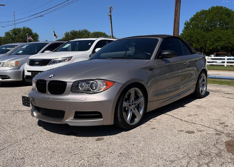 BMW 1 Series Vehicle Image 02