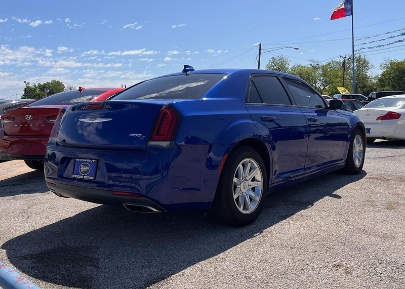 Chrysler 300 Vehicle Image 04