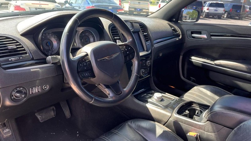Chrysler 300 Vehicle Image 05