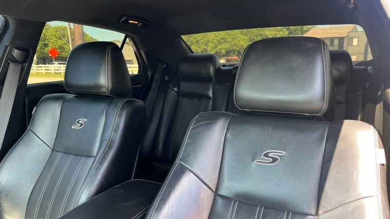 Chrysler 300 Vehicle Image 06