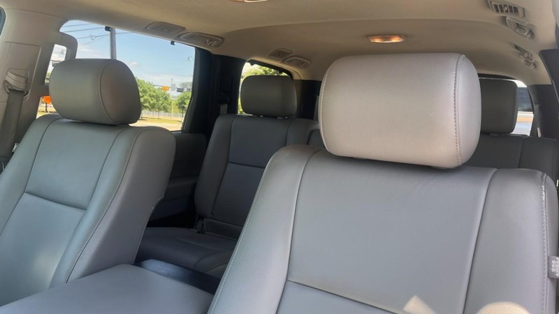 Toyota Sequoia Vehicle Image 06