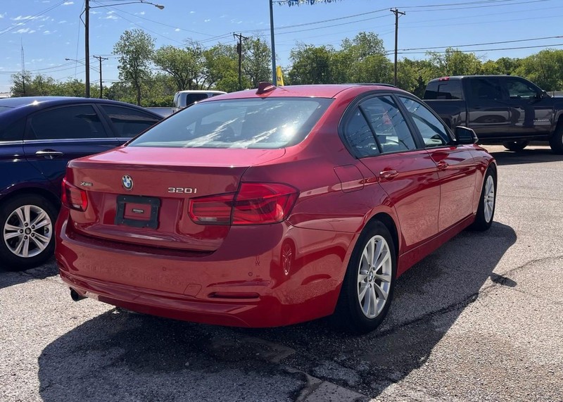 BMW 3 Series Vehicle Image 04