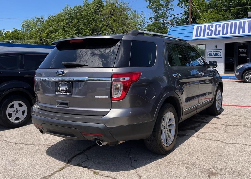 Ford Explorer Vehicle Image 04