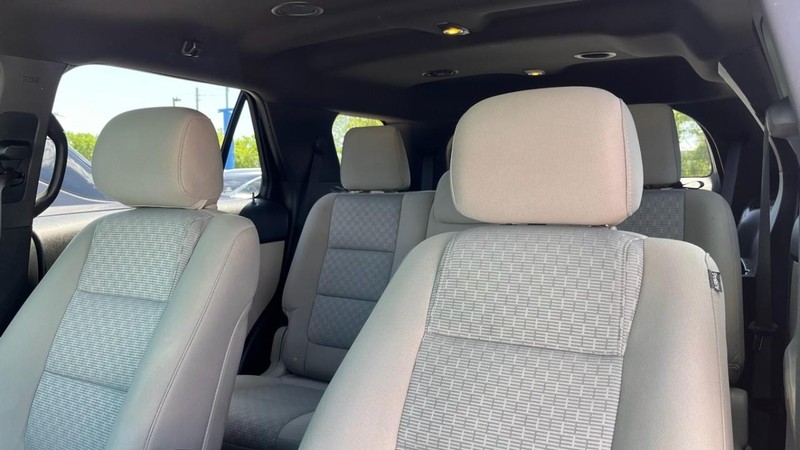 Ford Explorer Vehicle Image 06