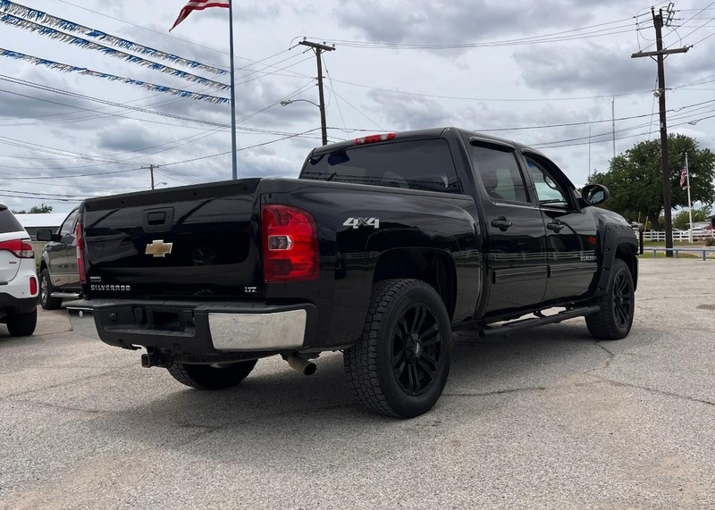 Chevrolet Silverado 1500 Vehicle Image 04