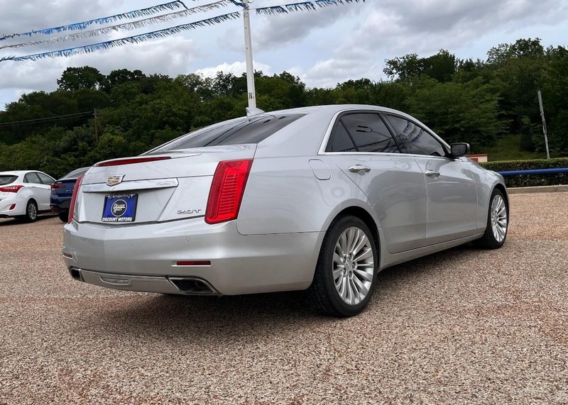 Cadillac CTS Sedan Vehicle Image 04