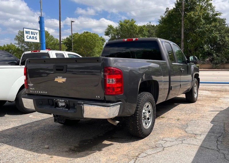 Chevrolet Silverado 1500 Vehicle Image 04