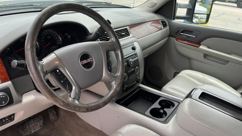 GMC Sierra 2500HD Vehicle Image 05